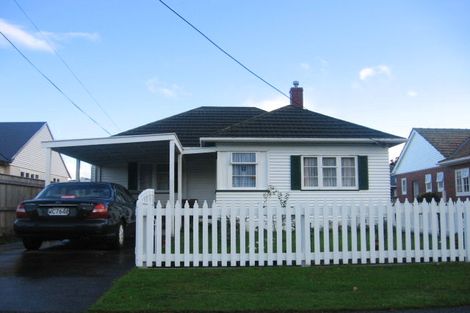Photo of property in 35 Waiwhetu Road, Waiwhetu, Lower Hutt, 5010
