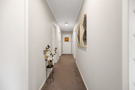 Photo of property in 8 Lorraine Place, Glenview, Hamilton, 3206