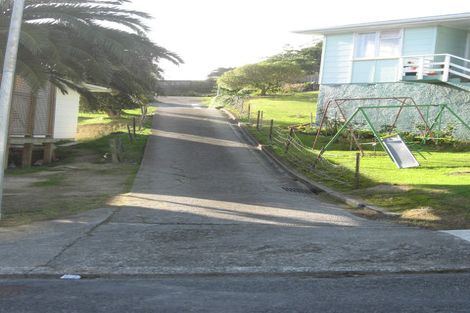 Photo of property in 11 Hollow Close, Titahi Bay, Porirua, 5022