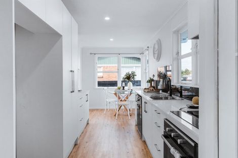 Photo of property in 37 Yvonne Street, Melville, Hamilton, 3206