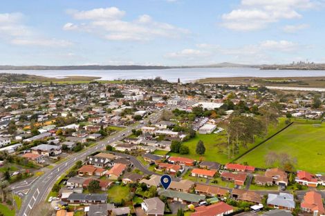 Photo of property in 2/6 Annette Avenue, Te Atatu South, Auckland, 0610