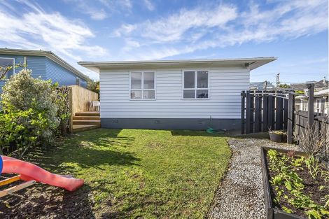 Photo of property in 3 Baylands Drive, Newlands, Wellington, 6037