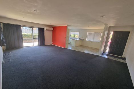 Photo of property in 12 Senator Drive, Manurewa, Auckland, 2105