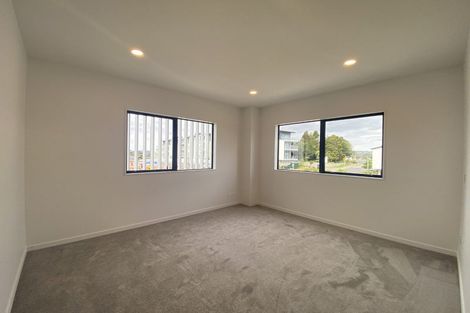 Photo of property in 1 Pukeko Road, Hobsonville, 0616