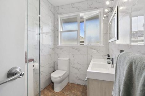Photo of property in 15 Kingdale Road, Henderson, Auckland, 0610