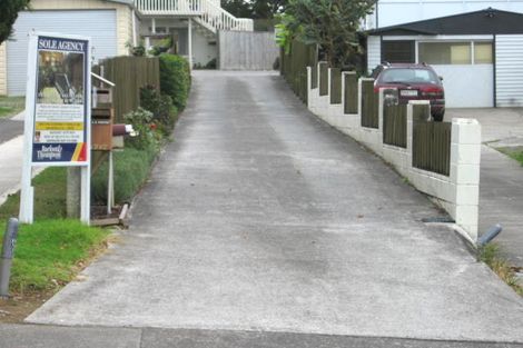 Photo of property in 2/212 Sunnynook Road, Totara Vale, Auckland, 0627
