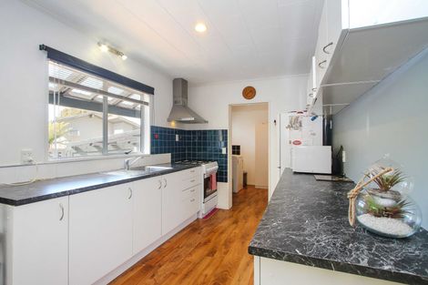 Photo of property in 2/16 Teviot Place, Totara Vale, Auckland, 0629