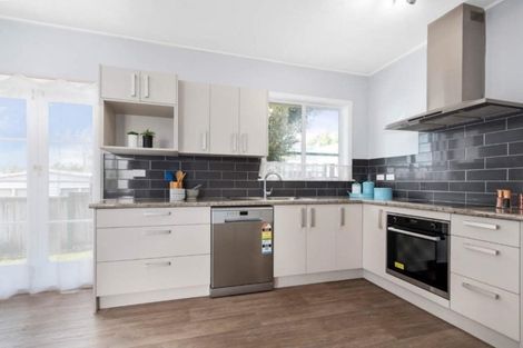 Photo of property in 56 Lynwood Road, New Lynn, Auckland, 0600