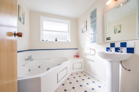 Photo of property in 18 Helvetia Grove, Naenae, Lower Hutt, 5011