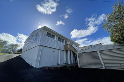 Photo of property in 22 Edgeworth Road, Glenfield, Auckland, 0629