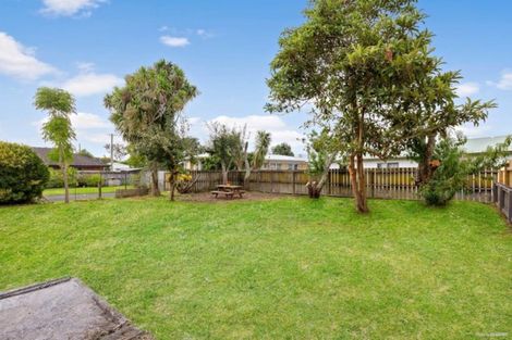 Photo of property in 14 Taikata Road, Te Atatu Peninsula, Auckland, 0610