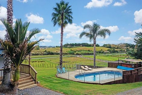 Photo of property in 141 Mangakura Road, Helensville, 0875