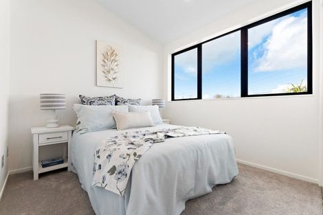 Photo of property in 122 Archibald Road, Kelston, Auckland, 0602