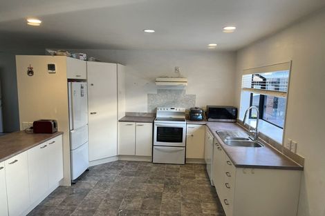 Photo of property in 2/5 Mchardy Place, Glenfield, Auckland, 0627