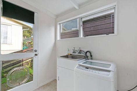 Photo of property in 6 Fitzpatrick Street, Newlands, Wellington, 6037