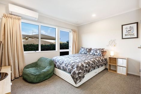 Photo of property in 11 Te Puia Drive, Aotea, Porirua, 5024