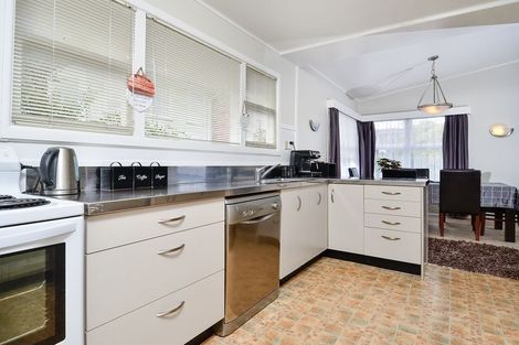 Photo of property in 41 School Road, Te Atatu South, Auckland, 0610