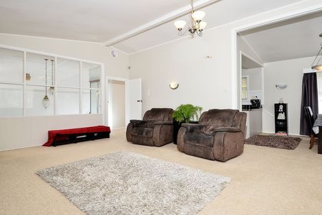 Photo of property in 41 School Road, Te Atatu South, Auckland, 0610