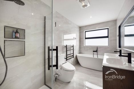 Photo of property in 21a Sovereign Place, Glenfield, Auckland, 0629