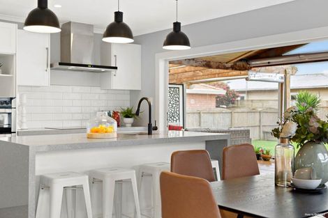 Photo of property in 126 Chivalry Road, Glenfield, Auckland, 0629