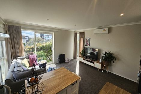 Photo of property in 20 Roxborough Place, East Tamaki Heights, Auckland, 2016