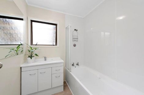 Photo of property in 24 Gloucester Road, Mount Maunganui, 3116