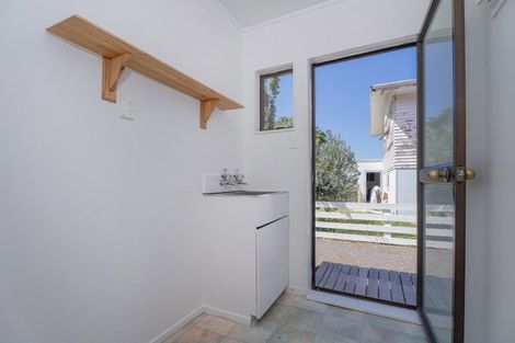 Photo of property in 15 Kawakawa Road, Whitianga, 3510