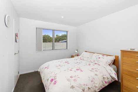 Photo of property in 2b Peachgrove Road, Te Atatu Peninsula, Auckland, 0610