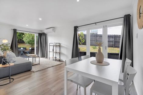 Photo of property in 109 Target Road, Totara Vale, Auckland, 0629