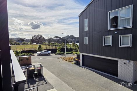 Photo of property in 4/35 Marine Parade, Hobsonville, Auckland, 0616