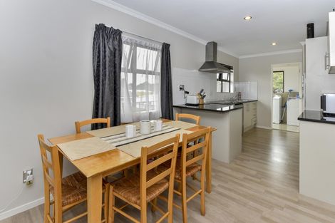 Photo of property in 8 Burbridge Road, Favona, Auckland, 2024