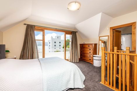 Photo of property in 210 Oriental Parade, Oriental Bay, Wellington, 6011