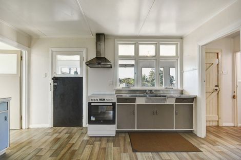 Photo of property in 18 Cornfoot Street, Castlecliff, Whanganui, 4501