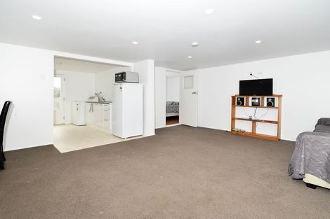 Photo of property in 41 School Road, Te Atatu South, Auckland, 0610
