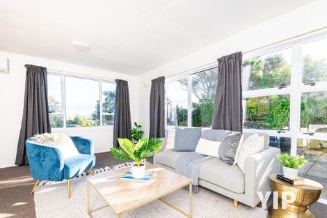 Photo of property in 9 Omega Street, Newlands, Wellington, 6037