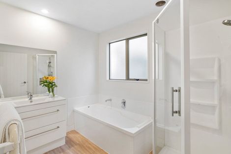 Photo of property in 17a Mataraki Place, Wanaka, 9305