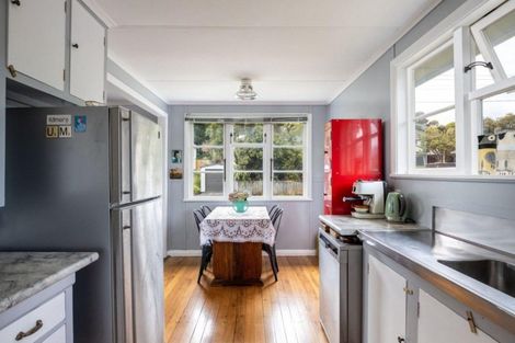 Photo of property in 5 Camden Street, Vogeltown, New Plymouth, 4310