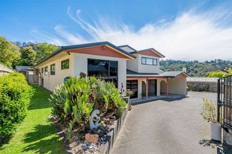Photo of property in 18b Kamahi Street, Stokes Valley, Lower Hutt, 5019