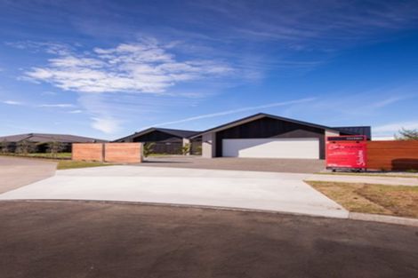 Photo of property in 15 Gleneagles Way, Waiwhakaiho, New Plymouth, 4312