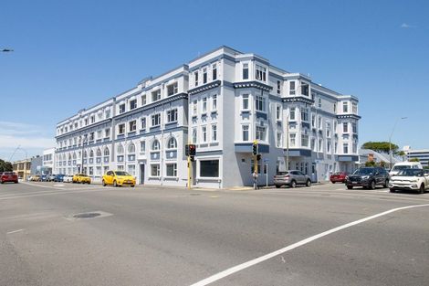 Photo of property in Devonport Apartments, 21/127 Saint Aubyn Street, New Plymouth, 4310
