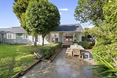 Photo of property in 14 Mayburn Road, Te Atatu Peninsula, Auckland, 0610