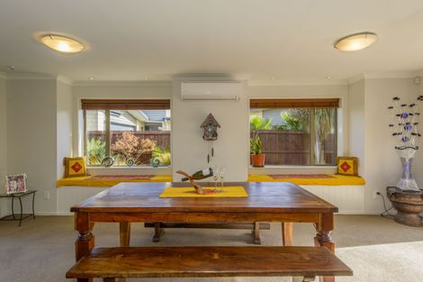 Photo of property in 33 Bottle Lake Drive, Parklands, Christchurch, 8083