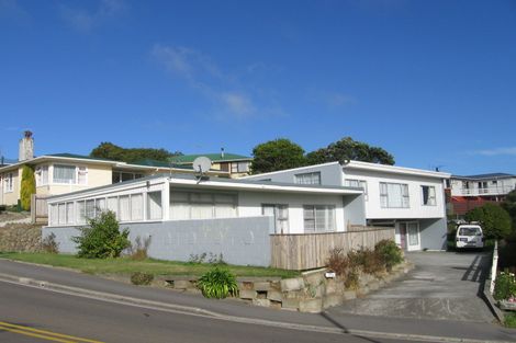 Photo of property in 24u2 Horokiwi Road West, Newlands, Wellington, 6037