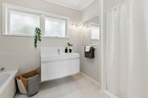 Photo of property in 12 Alderton Place, Opaheke, Papakura, 2113