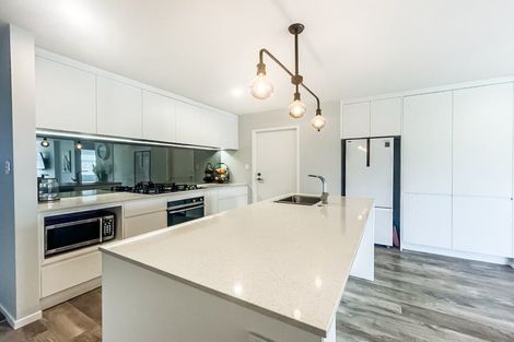 Photo of property in 17 Cyprus Place, Fitzherbert, Palmerston North, 4410