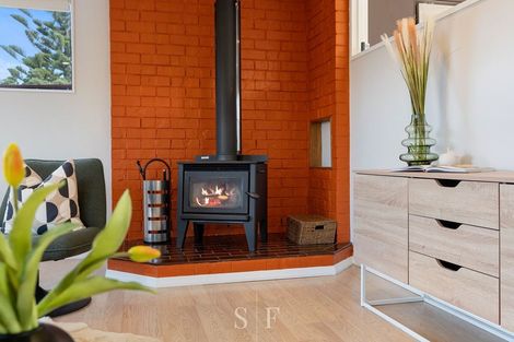 Photo of property in 179 Tutere Street, Waikanae Beach, Waikanae, 5036