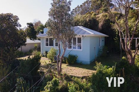 Photo of property in 58 Kenmore Street, Newlands, Wellington, 6037
