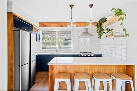 Photo of property in 37 Oakley Crescent, Hornby, Christchurch, 8042