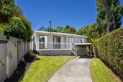 Photo of property in 2/17 Winifred Avenue, Bayview, Auckland, 0629