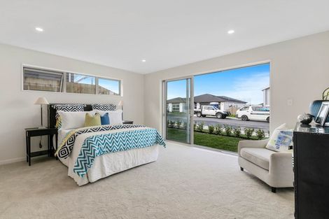 Photo of property in 98 Godfrey Drive, Orewa, 0931